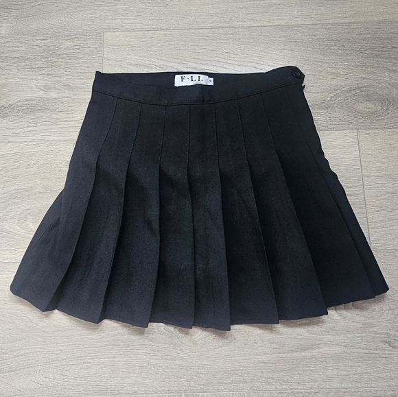 Pleated Mini Skirt - Picture 3 of 6
